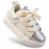 Tenis Elegantes Para Niña Color Beige Con Punta Plateada y Moños